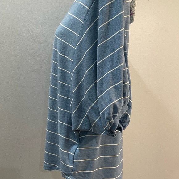 NWT LuLaRoe Renee Top - Picture 3 of 7